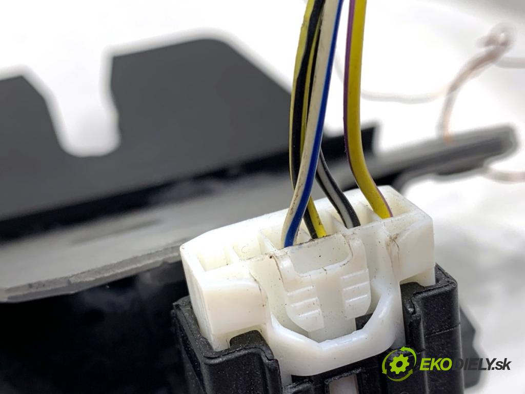 FORD FOCUS III Kombi 2016 92 kW 1.0 EcoBoost 998 zámok dverí zad 8M51-R442A66-DC