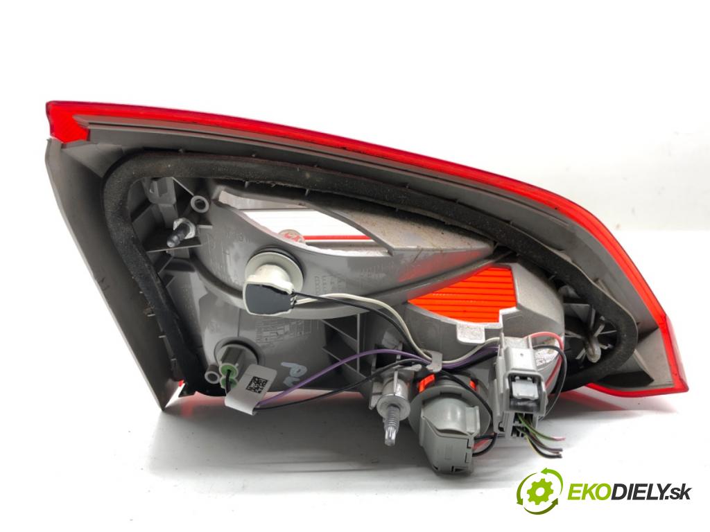 FORD FOCUS III Kombi 2016 92 kW 1.0 EcoBoost 998 Svetlo zad ľavá strana vnútorná F1EB-13A602-BA (Kľučka dverí ostatné)