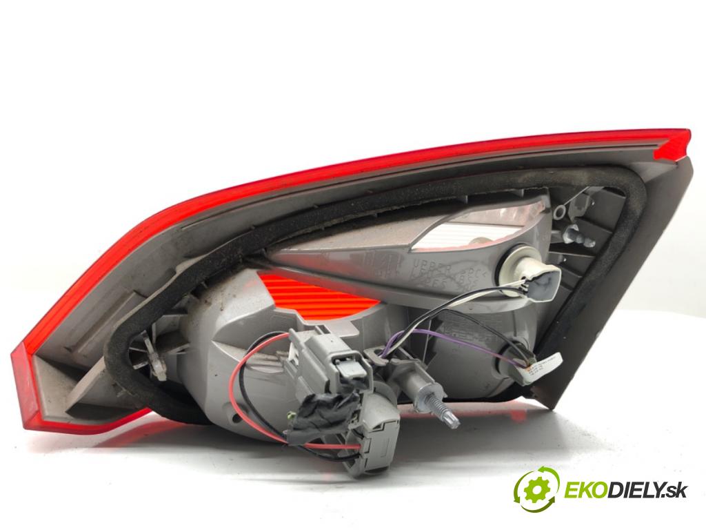 FORD FOCUS III Kombi 2016 92 kW 1.0 EcoBoost 998 Svetlo zad ľavá strana vnútorná F1EB-13A603-BA (Kľučka dverí ostatné)