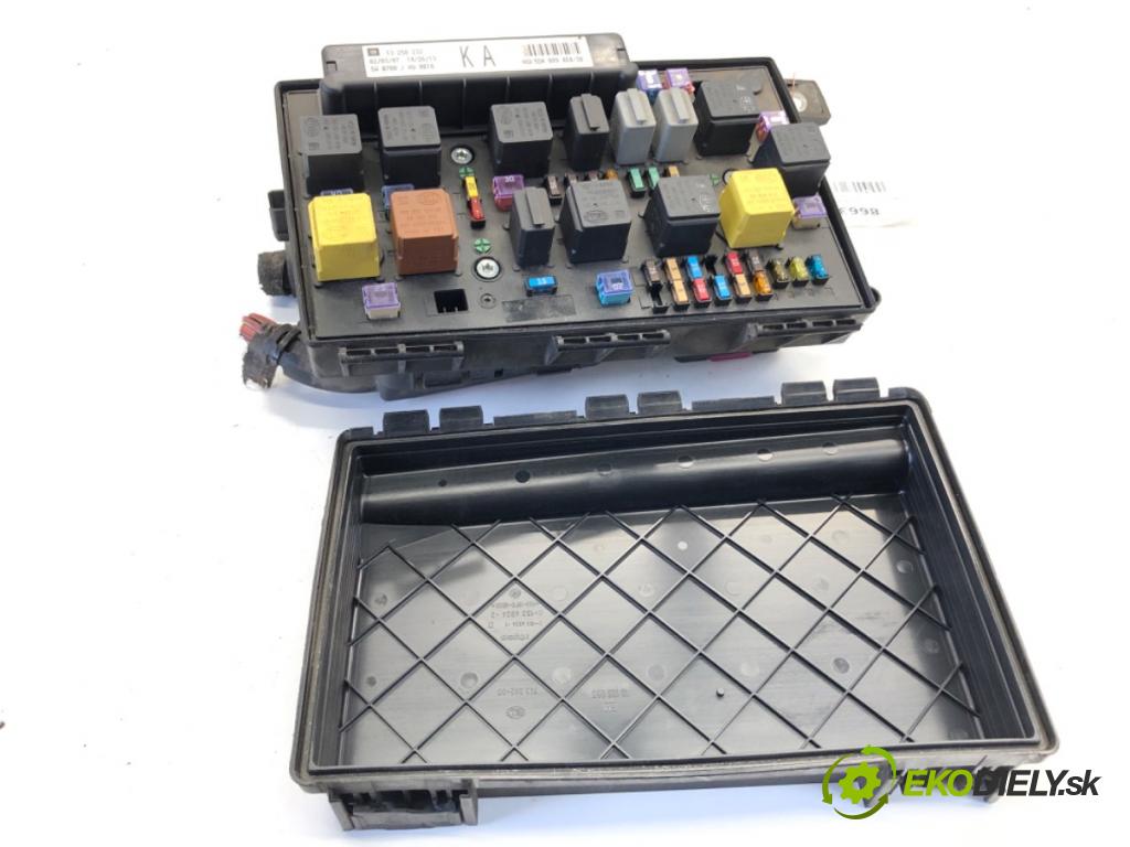 OPEL ASTRA H Kombi 2007 74 kW 1.7 CDTI (L35) 1686 Skrinka poistková 13250232 (Poistková skrinka)