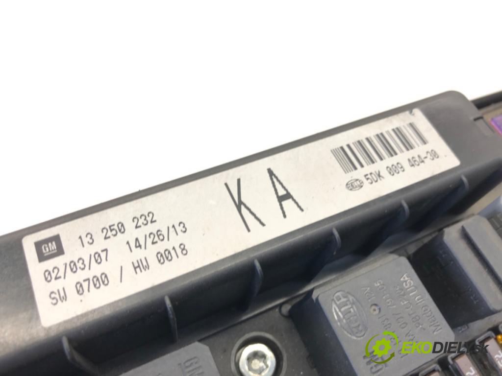 OPEL ASTRA H Kombi 2007 74 kW 1.7 CDTI (L35) 1686 Skrinka poistková 13250232 (Poistková skrinka)