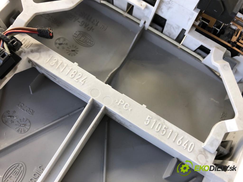 OPEL ASTRA H Kombi 2007 74 kW 1.7 CDTI (L35) 1686 Svetlo stropné 13112203