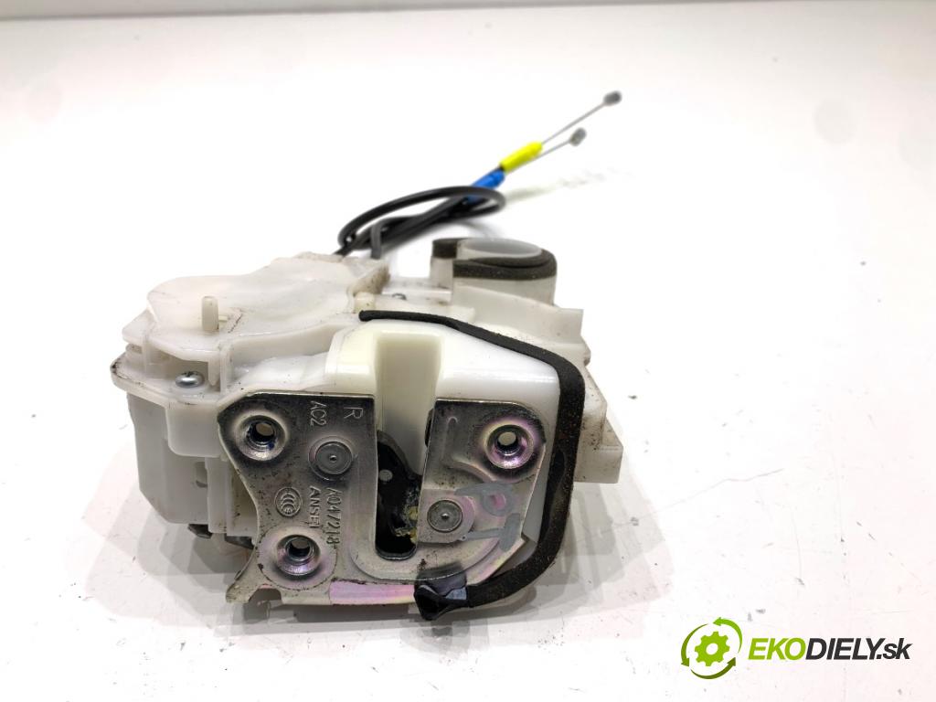 MITSUBISHI ASX SUV 2015 86 kW 1.6 MIVEC 1590 zámok Dvere pravy zad 