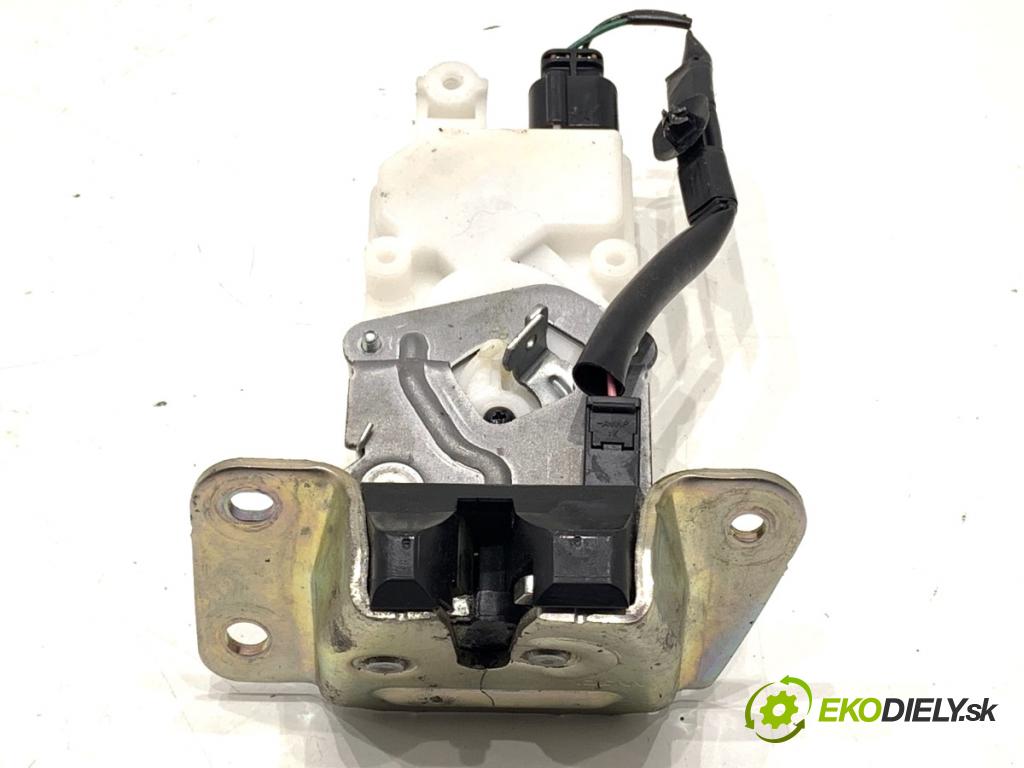 MITSUBISHI ASX SUV 2015 86 kW 1.6 MIVEC 1590 zámok dveří zadní část