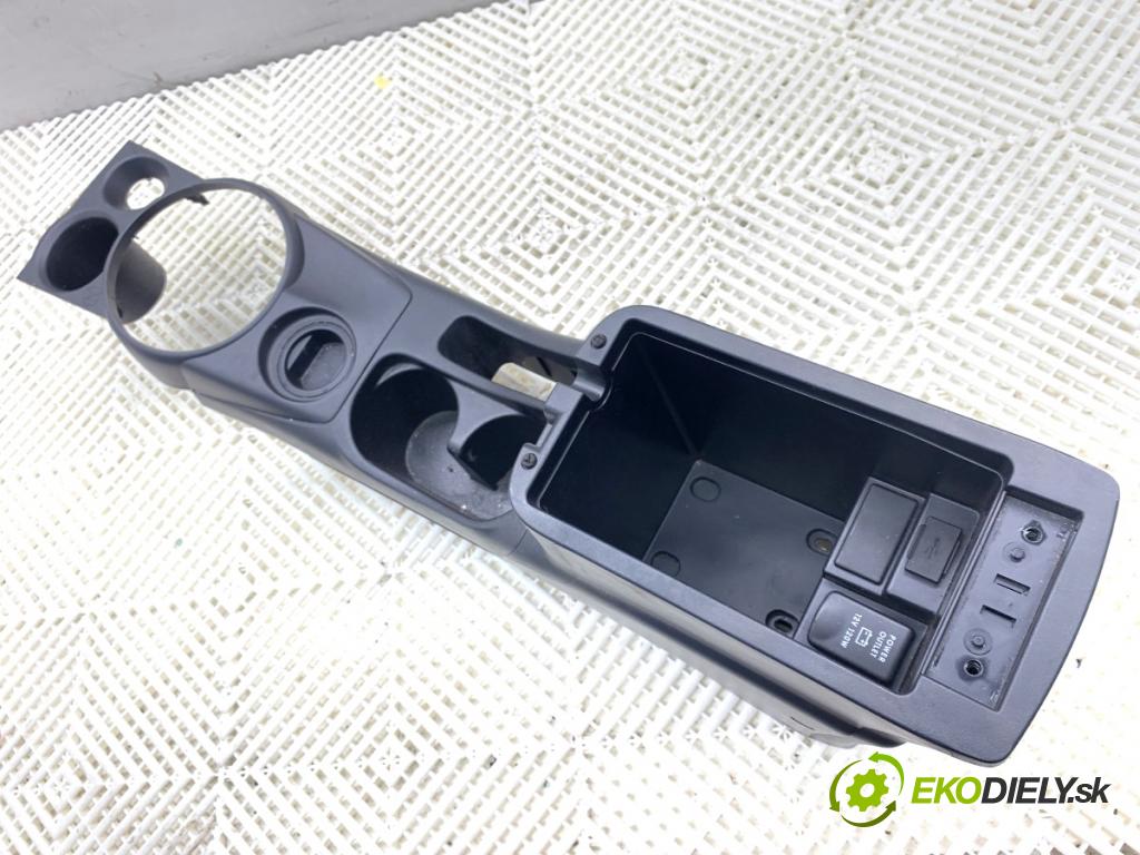 MITSUBISHI ASX SUV 2015 86 kW 1.6 MIVEC 1590 Tunel středový  (Středový tunel)