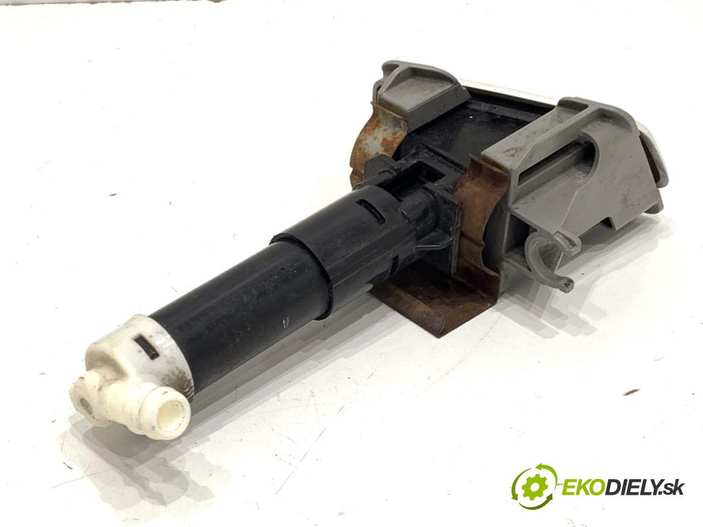 MITSUBISHI ASX SUV 2015 86 kW 1.6 MIVEC 1590 ostřikovače světla pravý přední část