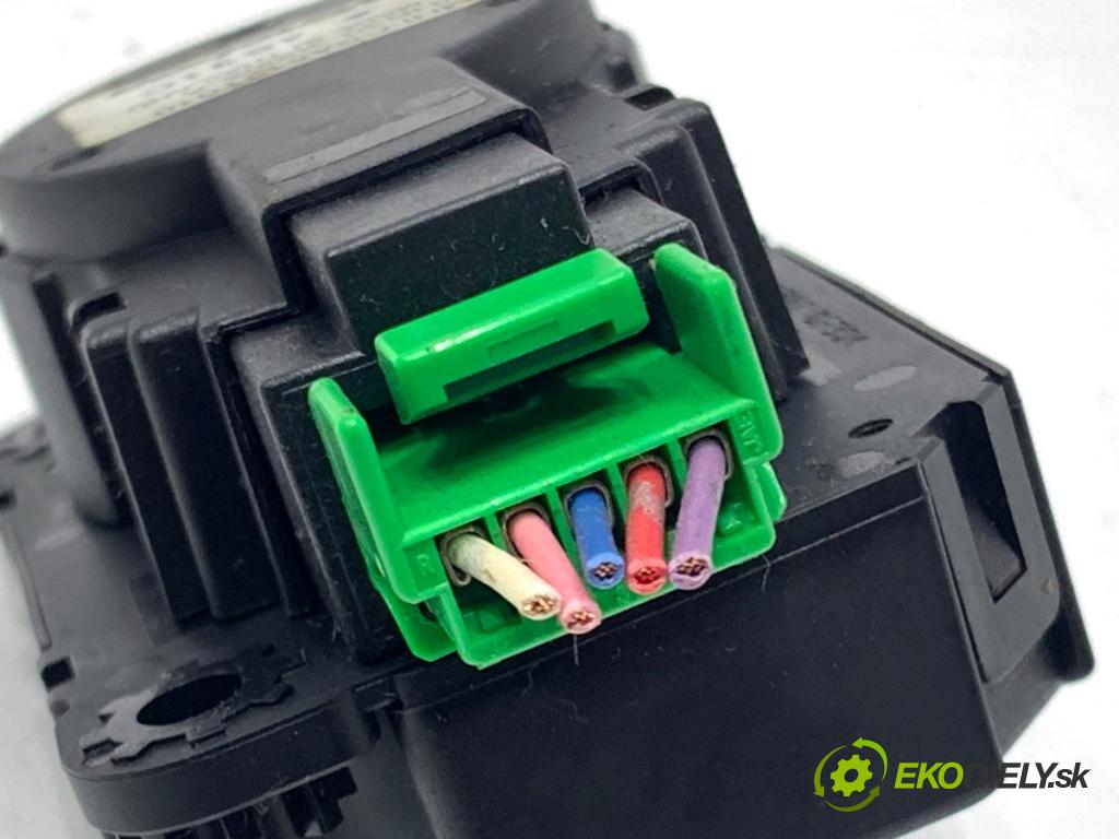 MITSUBISHI ASX SUV 2015 86 kW 1.6 MIVEC 1590 motor topení CSA512T010