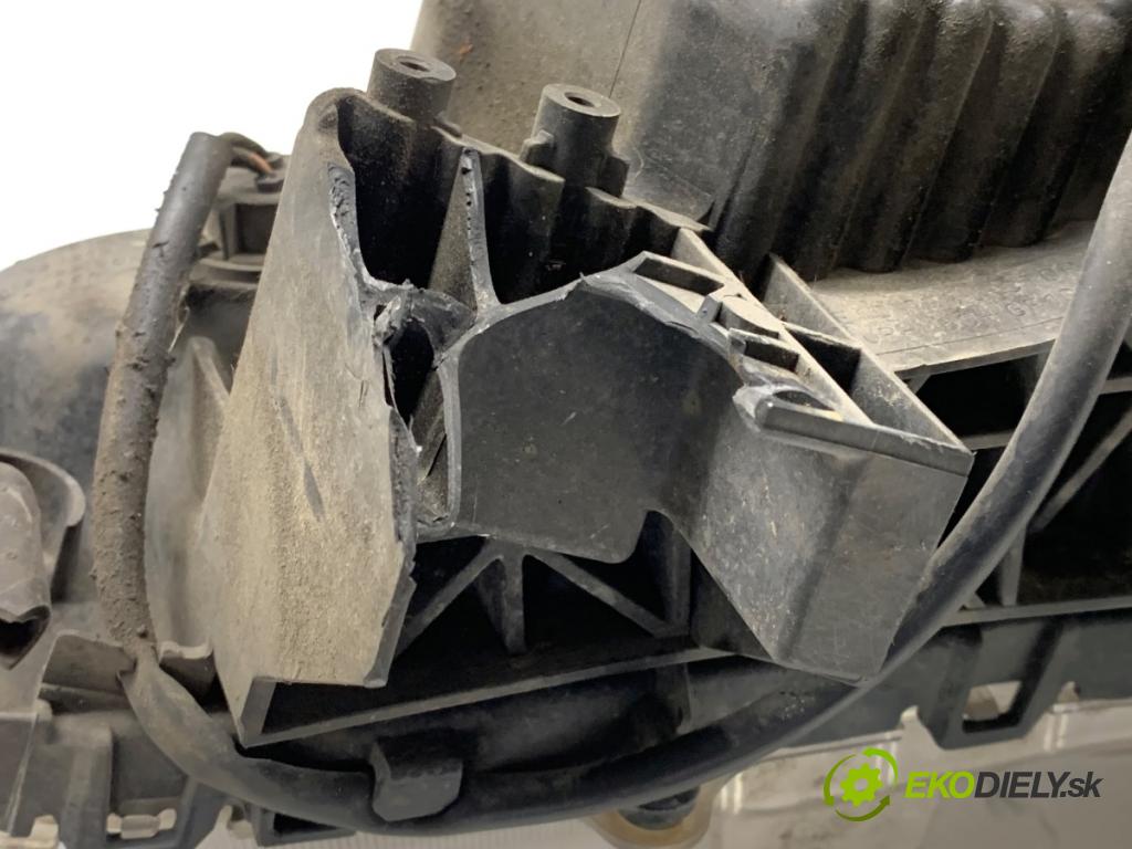 MITSUBISHI ASX SUV 2015 86 kW 1.6 MIVEC 1590 světlomet pravý přední část XENON