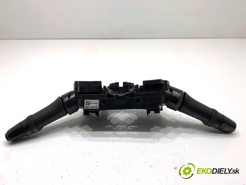 MITSUBISHI ASX SUV 2015 86 kW 1.6 MIVEC 1590 Prepínač kombinovaný 8617A013 (Prepínacie páčky pod volantom)