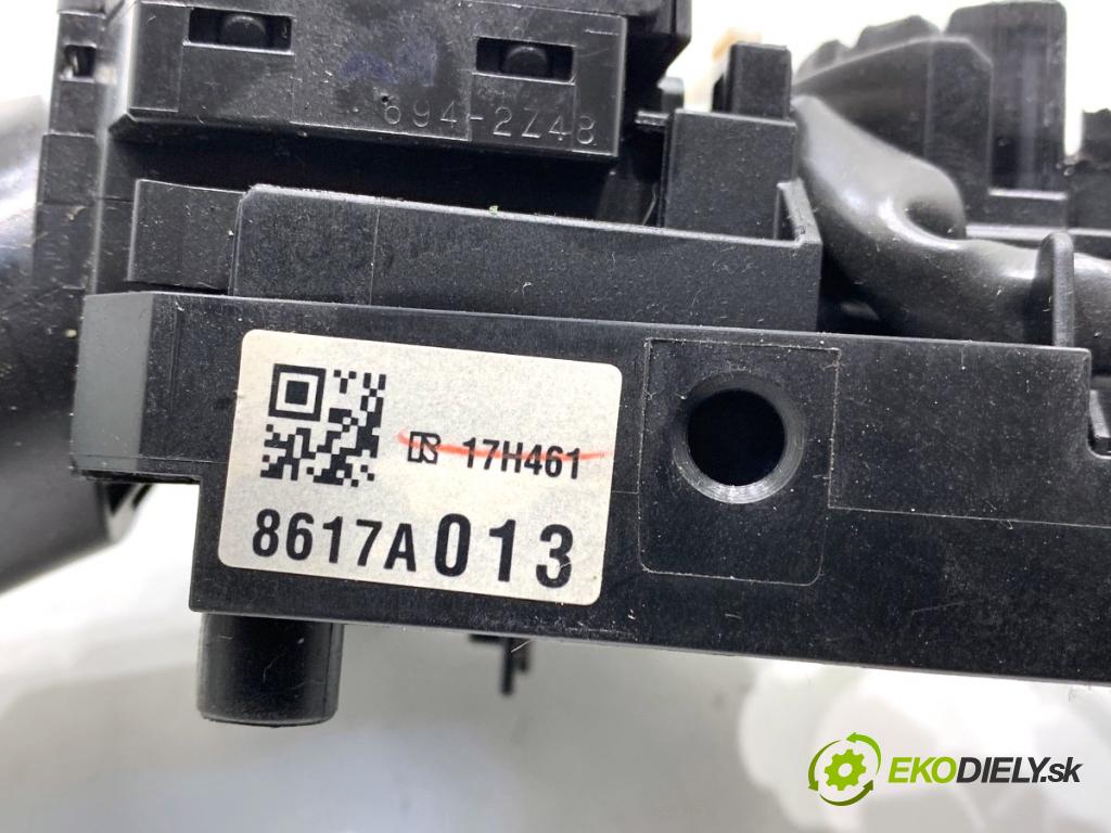 MITSUBISHI ASX SUV 2015 86 kW 1.6 MIVEC 1590 přepínač kombinovaný 8617A013 (Páčky pod volantem)
