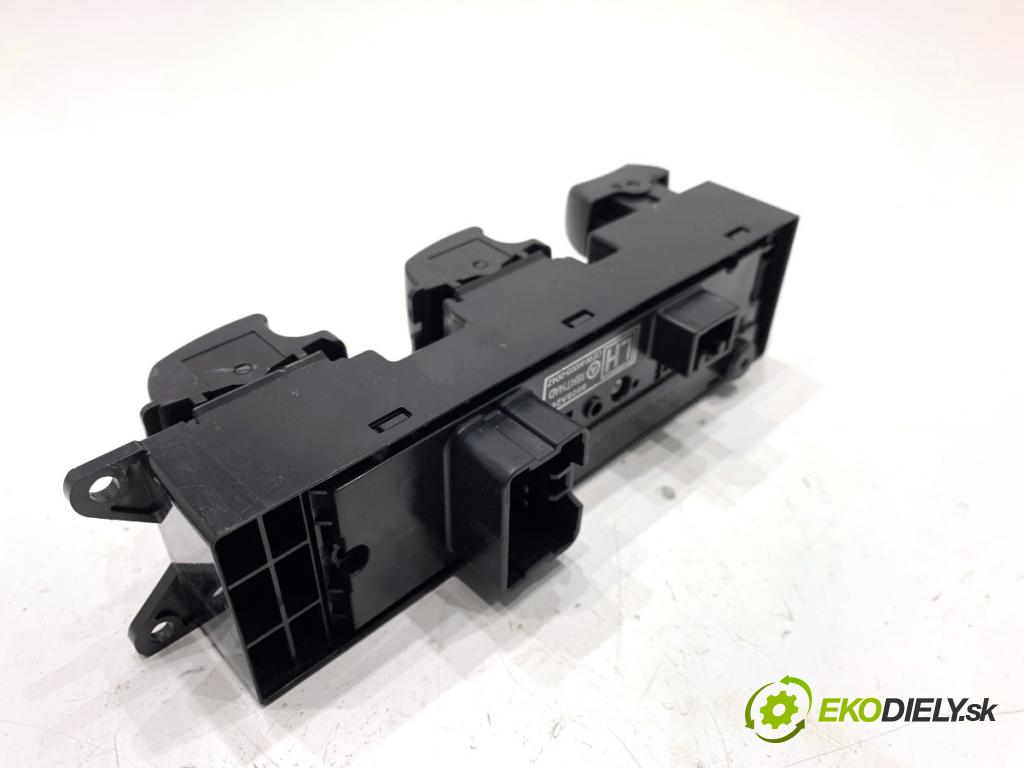 MITSUBISHI ASX SUV 2015 86 kW 1.6 MIVEC 1590 Prepínač okien 8608A261 (Prepínacie páčky pod volantom)