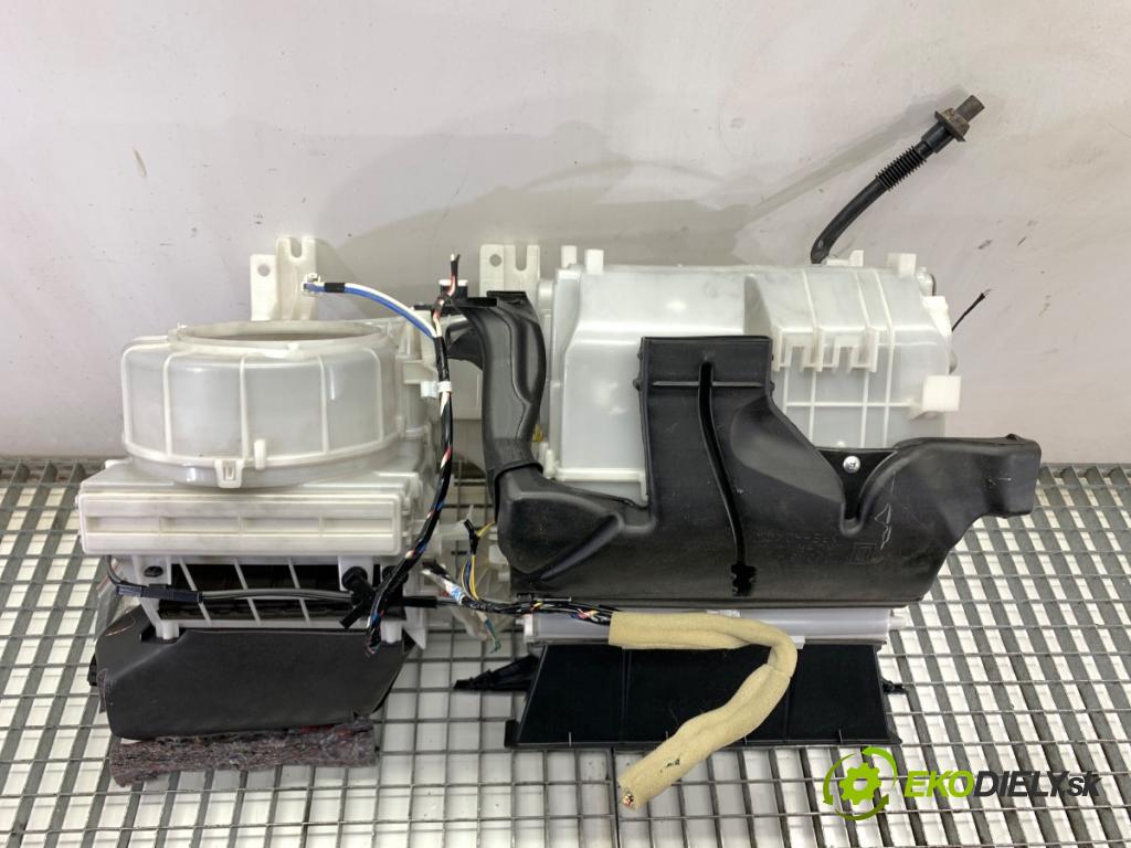 MITSUBISHI ASX SUV 2015 86 kW 1.6 MIVEC 1590 topné těleso radiátor topení  (Radiátor topení)