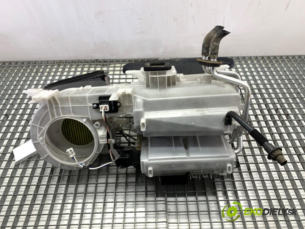 MITSUBISHI ASX SUV 2015 86 kW 1.6 MIVEC 1590 topné těleso radiátor topení  (Radiátor topení)