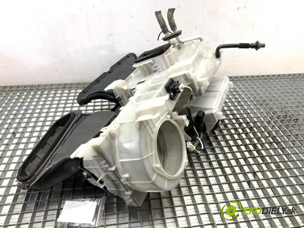 MITSUBISHI ASX SUV 2015 86 kW 1.6 MIVEC 1590 topné těleso radiátor topení  (Radiátor topení)