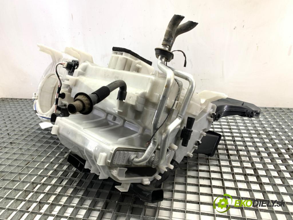 MITSUBISHI ASX SUV 2015 86 kW 1.6 MIVEC 1590 topné těleso radiátor topení  (Radiátor topení)