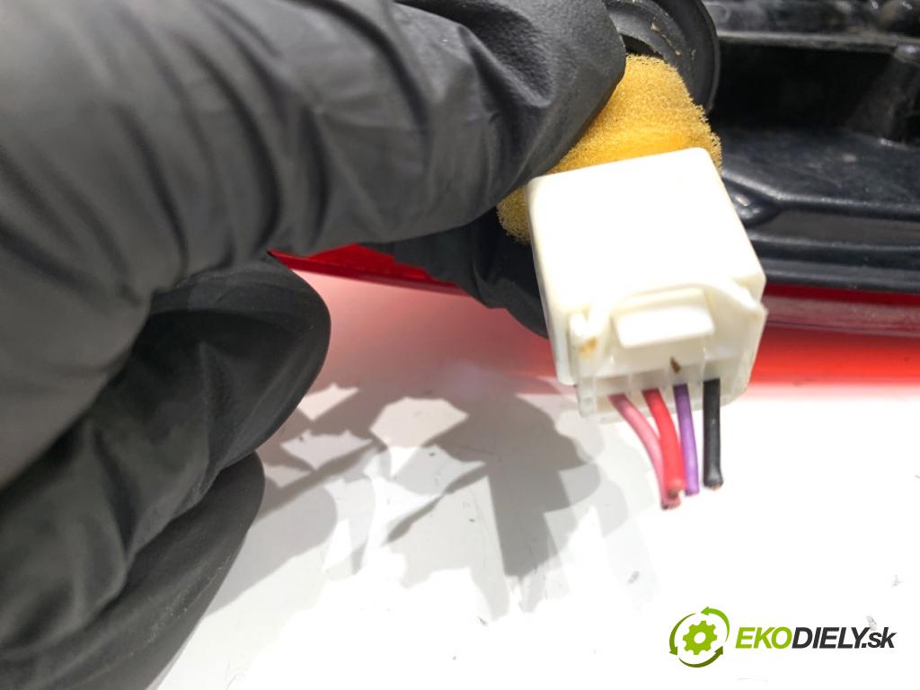 MITSUBISHI ASX SUV 2015 86 kW 1.6 MIVEC 1590 Svetlo pravy zad