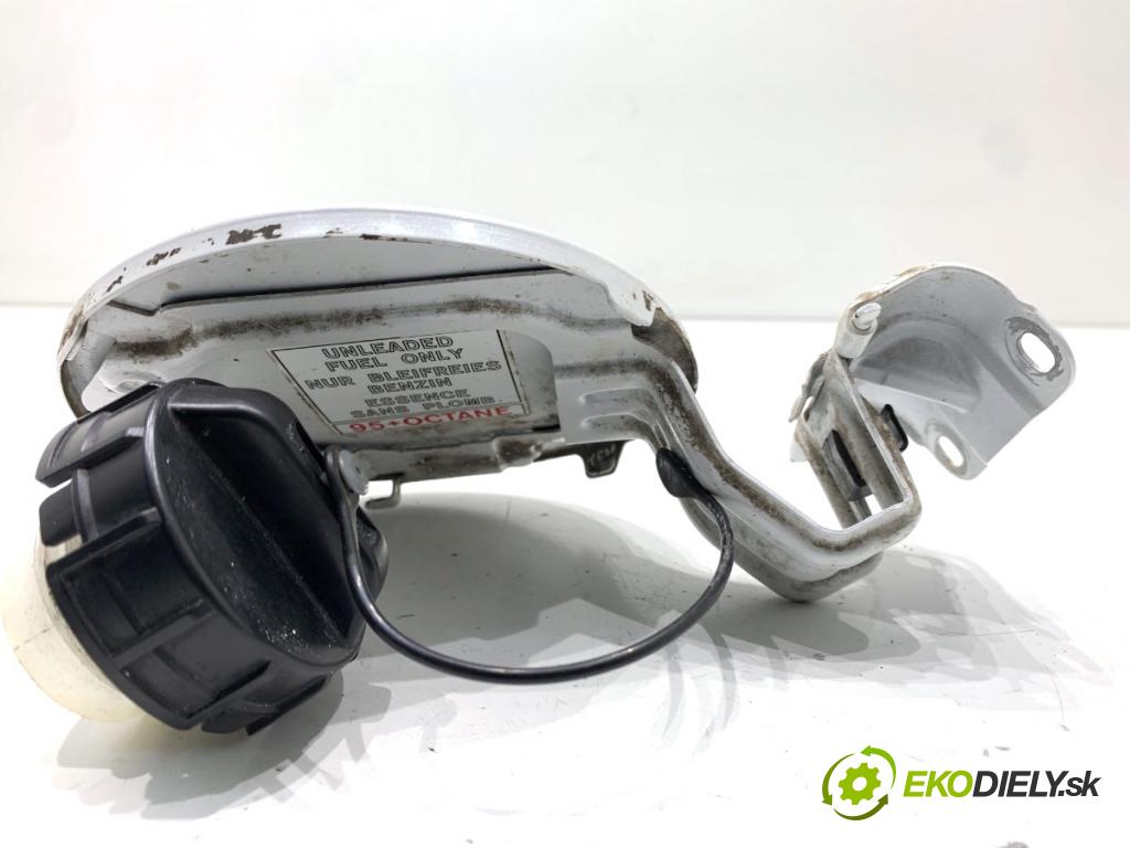 MITSUBISHI ASX SUV 2015 86 kW 1.6 MIVEC 1590 Dvierka nádrže paliva  (Kľučka dverí ostatné)