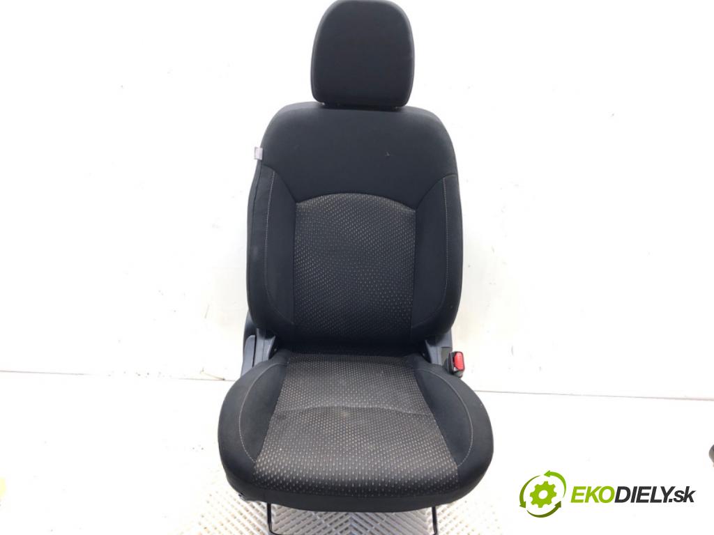 MITSUBISHI ASX SUV 2015 86 kW 1.6 MIVEC 1590 sedadlo pravý přední část 