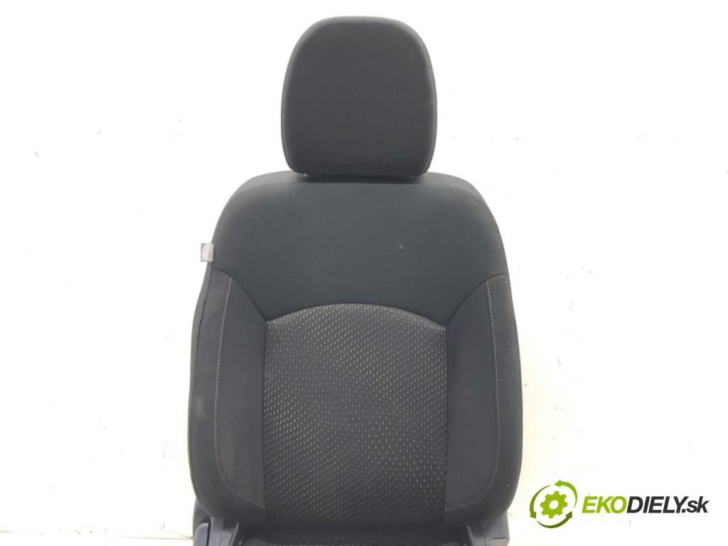 MITSUBISHI ASX SUV 2015 86 kW 1.6 MIVEC 1590 sedadlo pravý přední část