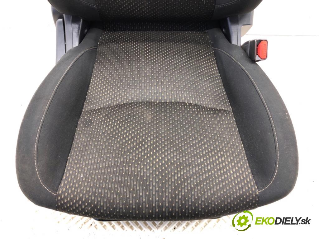 MITSUBISHI ASX SUV 2015 86 kW 1.6 MIVEC 1590 sedadlo pravý přední část