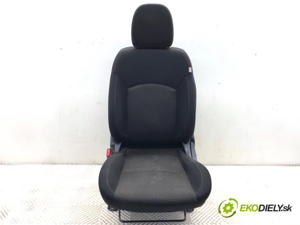 MITSUBISHI ASX SUV 2015 86 kW 1.6 MIVEC 1590 sedadlo levý přední část 