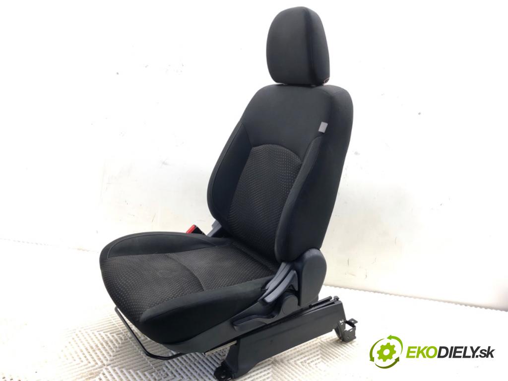 MITSUBISHI ASX SUV 2015 86 kW 1.6 MIVEC 1590 sedadlo levý přední část