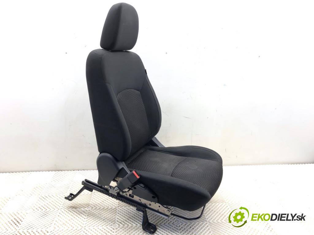 MITSUBISHI ASX SUV 2015 86 kW 1.6 MIVEC 1590 sedadlo levý přední část