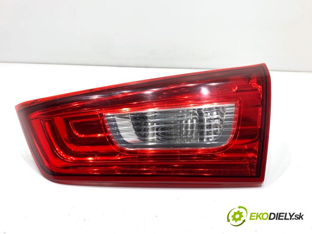 MITSUBISHI ASX SUV 2015 86 kW 1.6 MIVEC 1590 Svetlo zad pravá vnútorná  (Kľučka dverí ostatné)