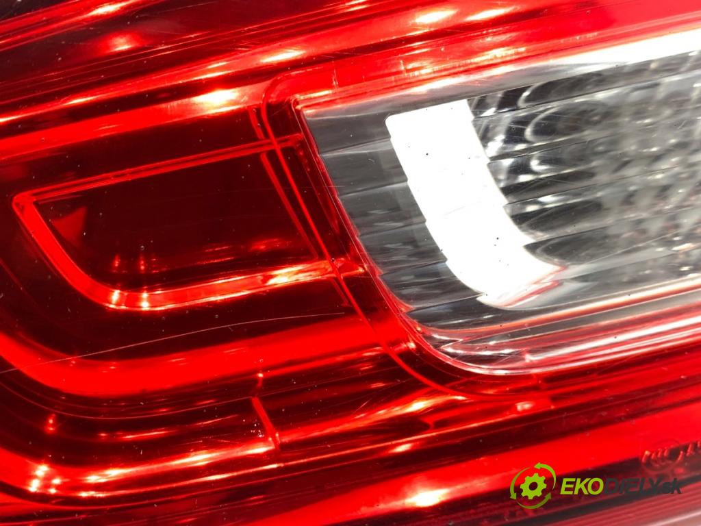 MITSUBISHI ASX SUV 2015 86 kW 1.6 MIVEC 1590 Svetlo zad pravá vnútorná  (Kľučka dverí ostatné)