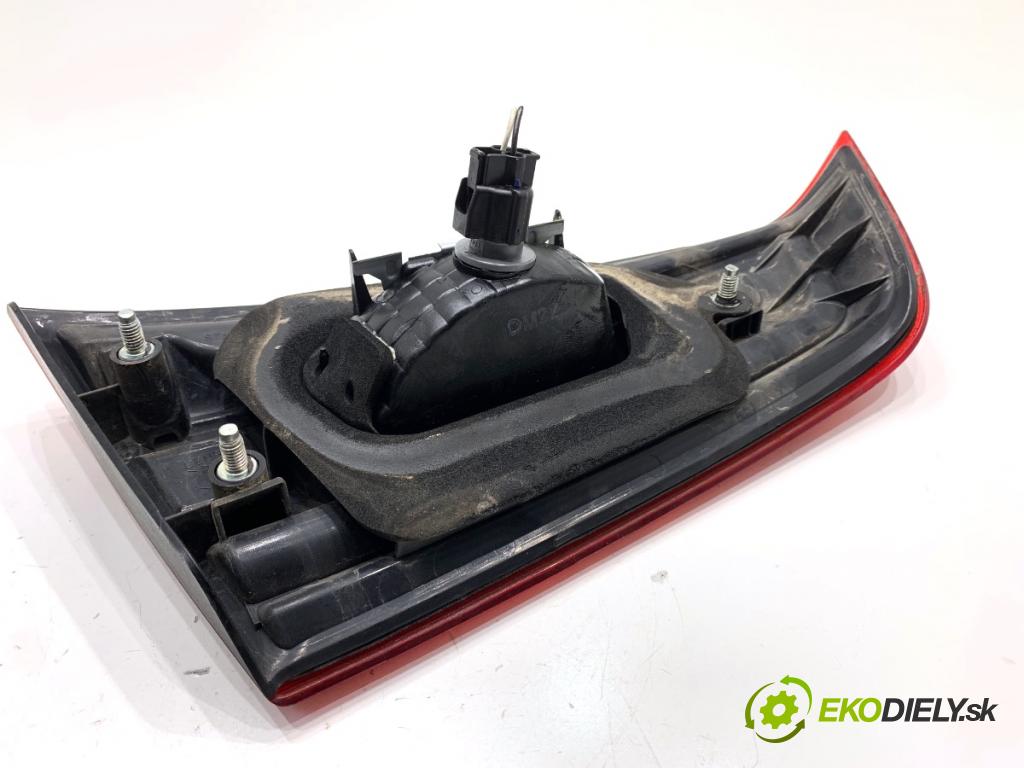 MITSUBISHI ASX SUV 2015 86 kW 1.6 MIVEC 1590 Svetlo zad pravá vnútorná  (Kľučka dverí ostatné)