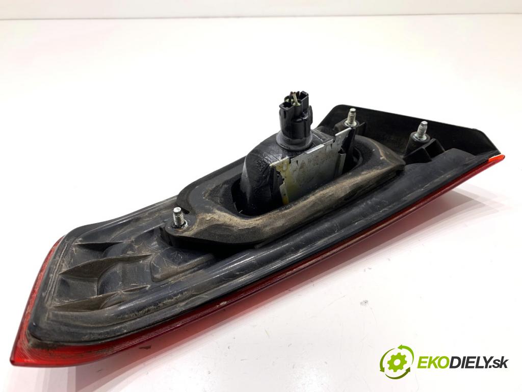 MITSUBISHI ASX SUV 2015 86 kW 1.6 MIVEC 1590 Svetlo zad pravá vnútorná  (Kľučka dverí ostatné)