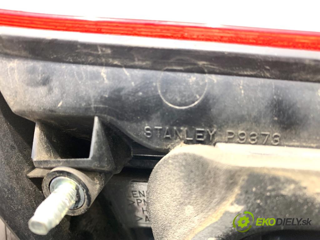MITSUBISHI ASX SUV 2015 86 kW 1.6 MIVEC 1590 Svetlo zad pravá vnútorná  (Kľučka dverí ostatné)