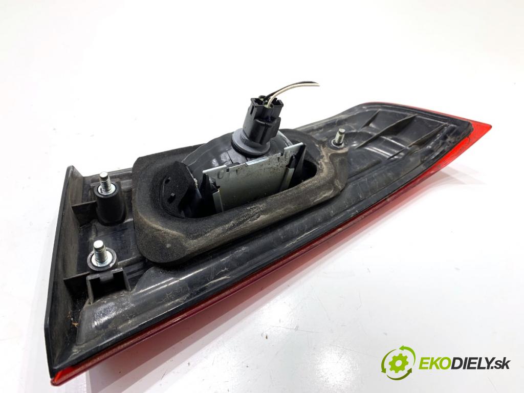 MITSUBISHI ASX SUV 2015 86 kW 1.6 MIVEC 1590 Svetlo zad ľavá strana vnútorná  (Kľučka dverí ostatné)