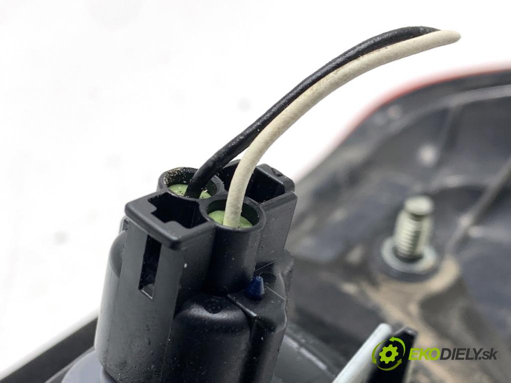 MITSUBISHI ASX SUV 2015 86 kW 1.6 MIVEC 1590 Svetlo zad ľavá strana vnútorná  (Kľučka dverí ostatné)