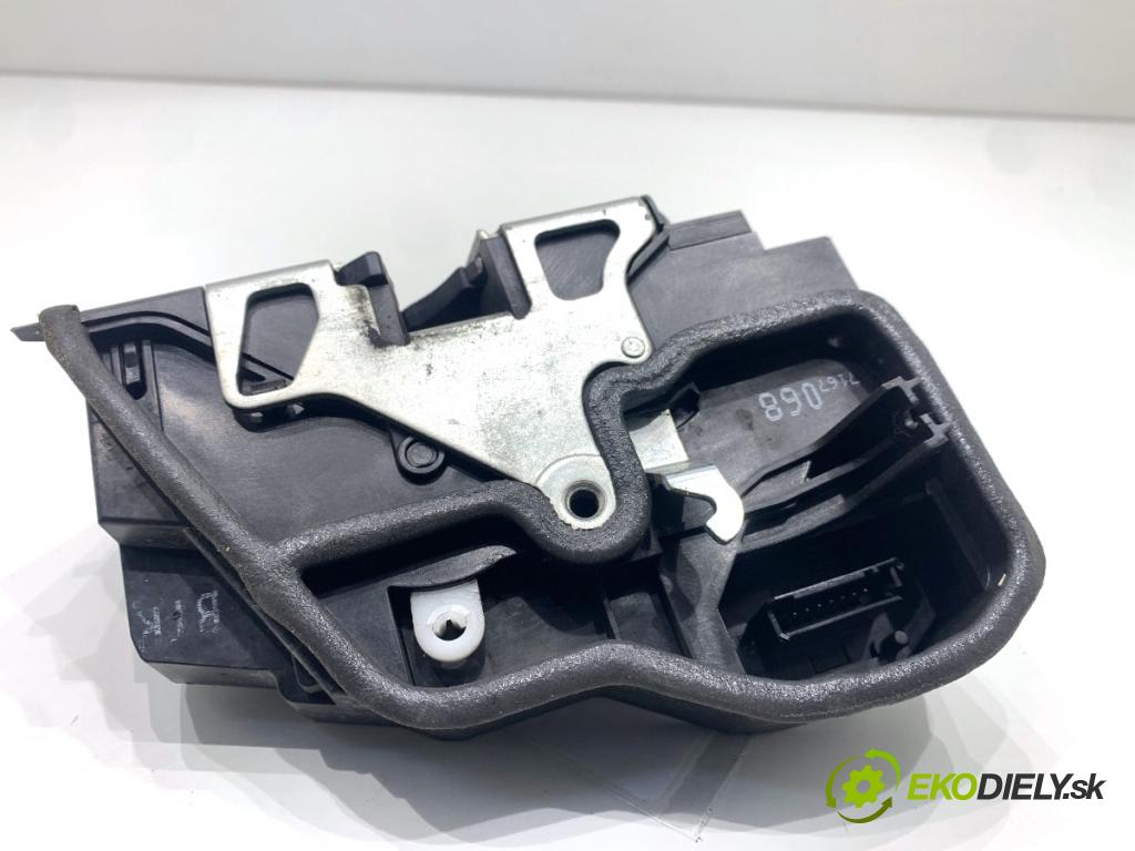 BMW E87 liftback 2005 85 kW 116 i 1596 zámok Dvere pravy predný 7167068