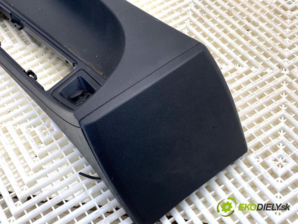 BMW E87 liftback 2005 85 kW 116 i 1596 Tunel stredový  (Stredový tunel)