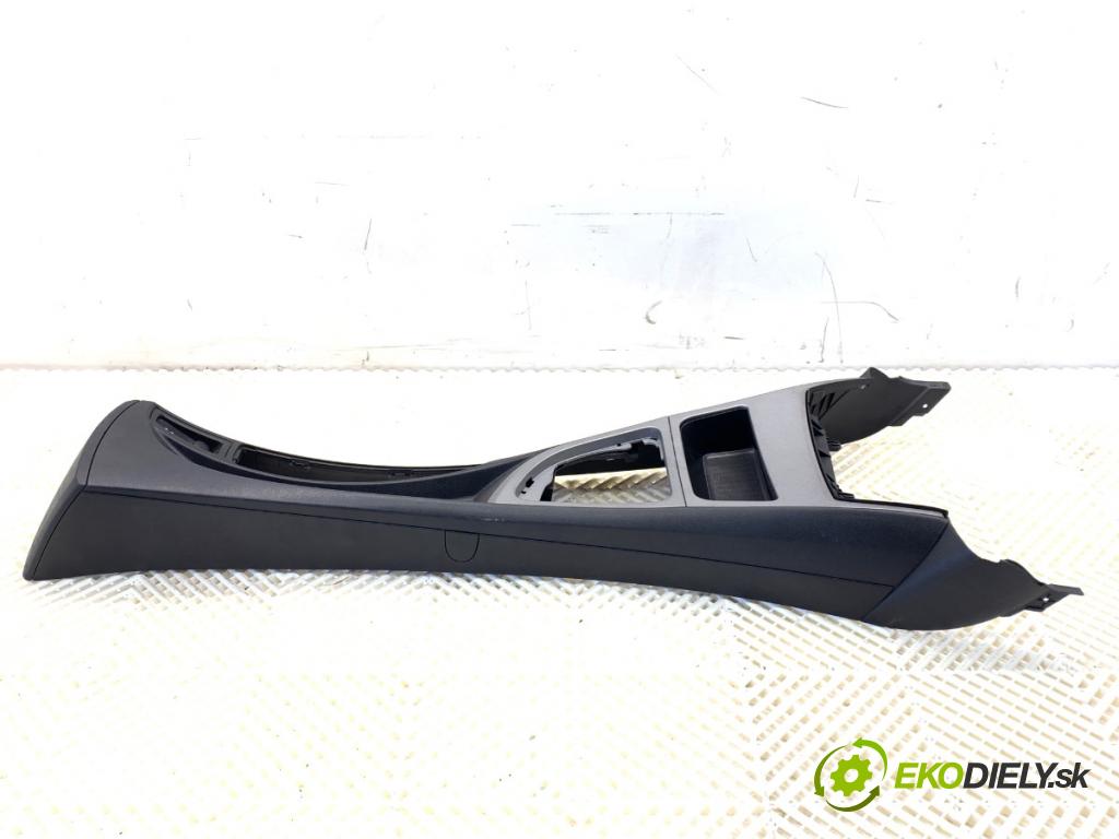 BMW E87 liftback 2005 85 kW 116 i 1596 Tunel stredový  (Stredový tunel)