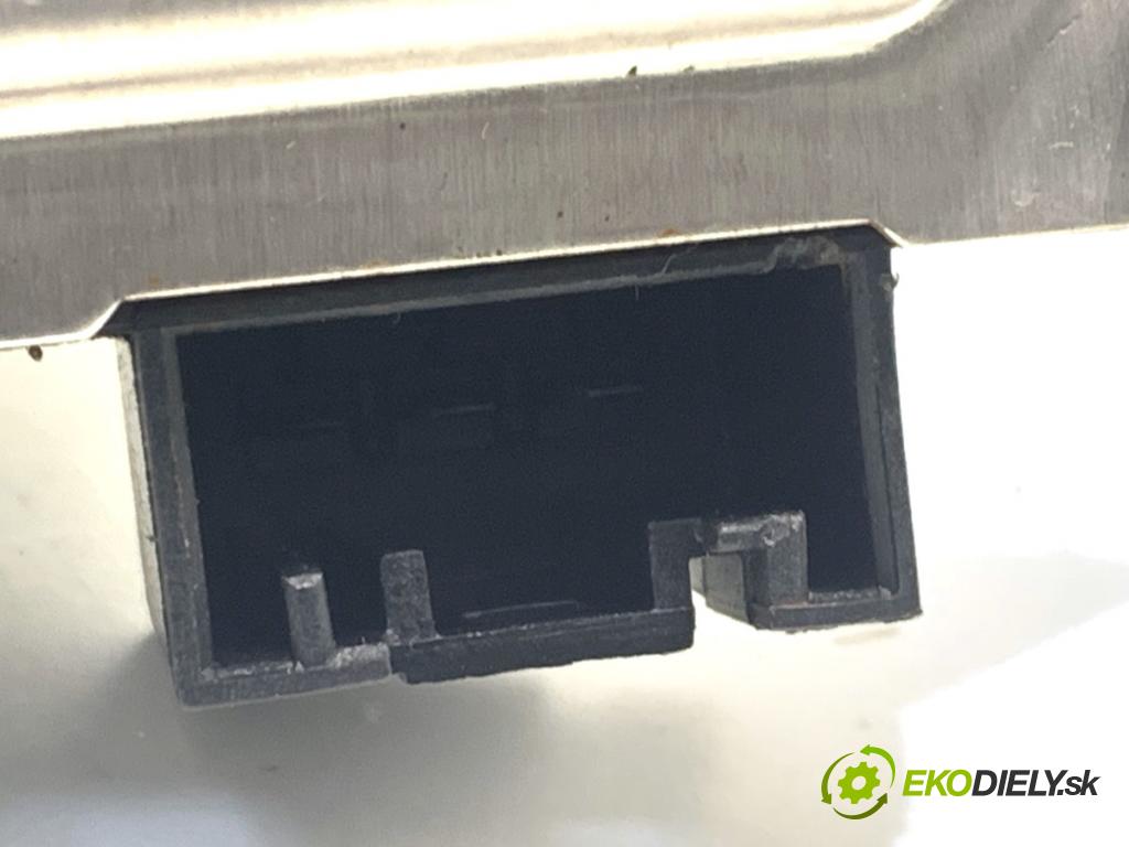 BMW E87 liftback 2005 85 kW 116 i 1596 Motor stieračov zad 6921959