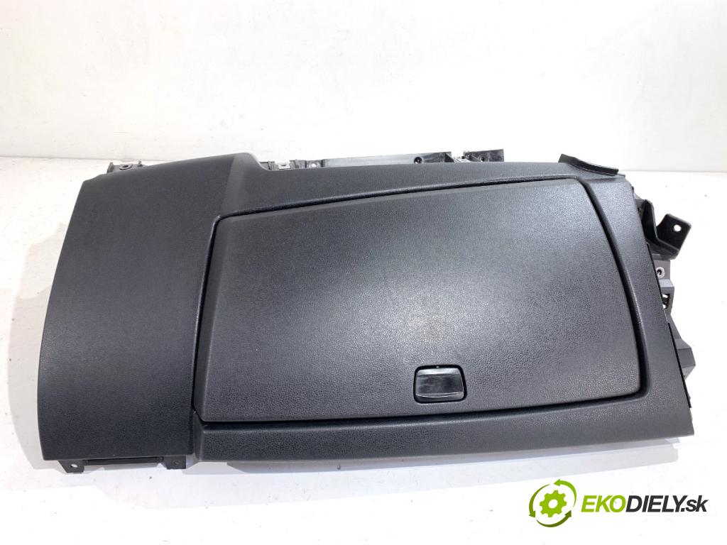 BMW E87 liftback 2005 85 kW 116 i 1596 přihrádka kastlík spolujezdce  (Přihrádka (kastlík))