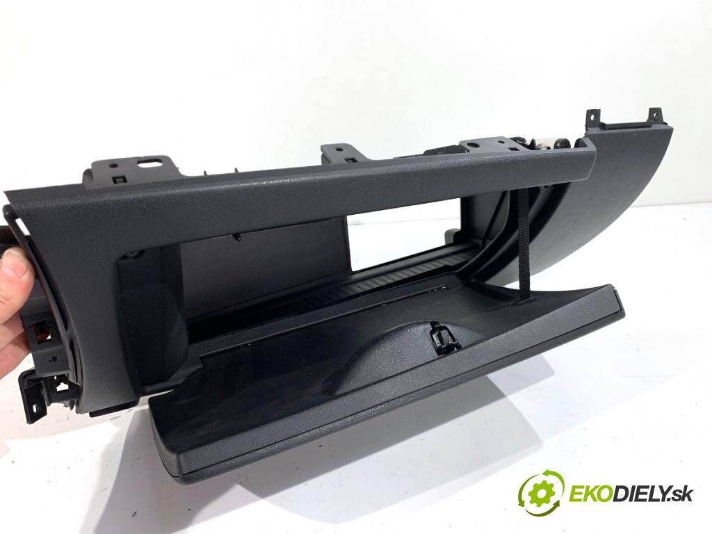 BMW E87 liftback 2005 85 kW 116 i 1596 přihrádka kastlík spolujezdce  (Přihrádka (kastlík))