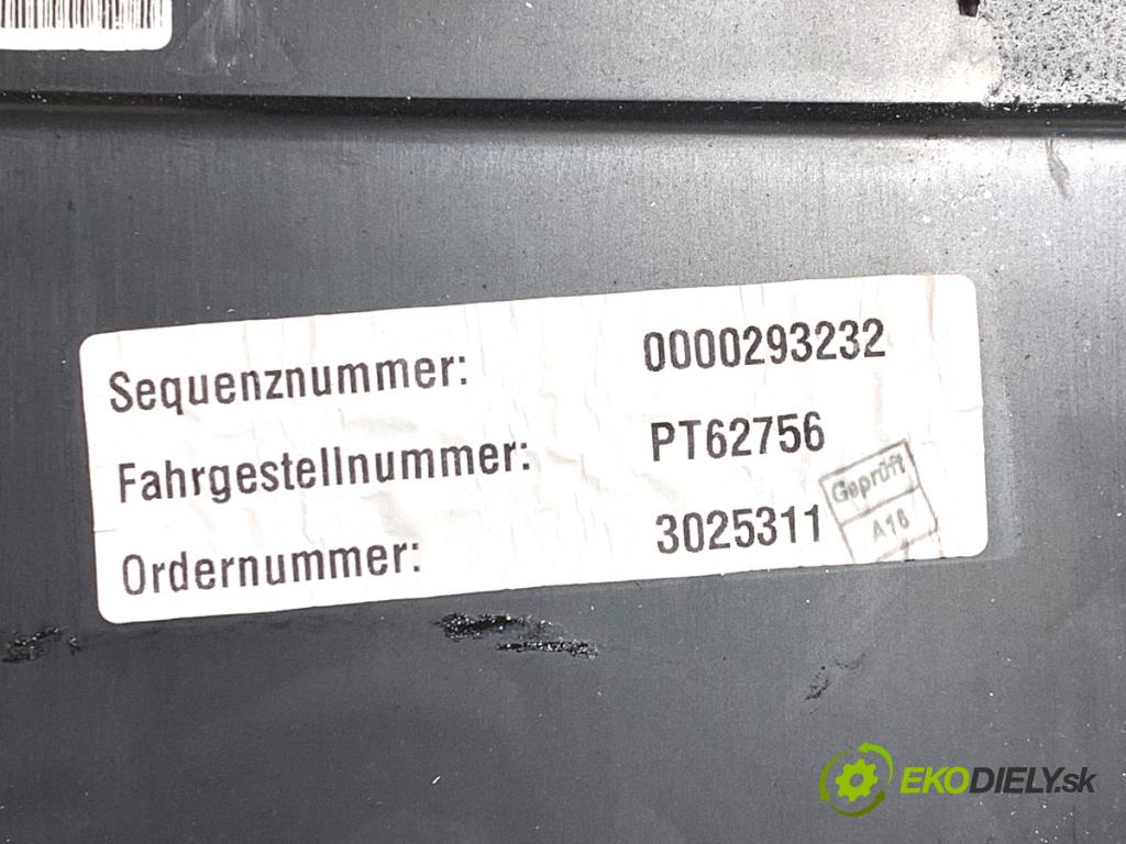 BMW E87 liftback 2005 85 kW 116 i 1596 přihrádka kastlík spolujezdce  (Přihrádka (kastlík))