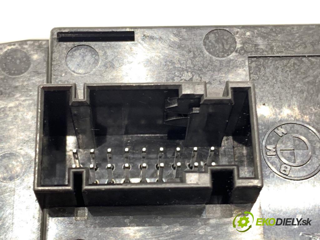 BMW E87 liftback 2005 85 kW 116 i 1596 Prepínač okien 6952006 (Prepínacie páčky pod volantom)