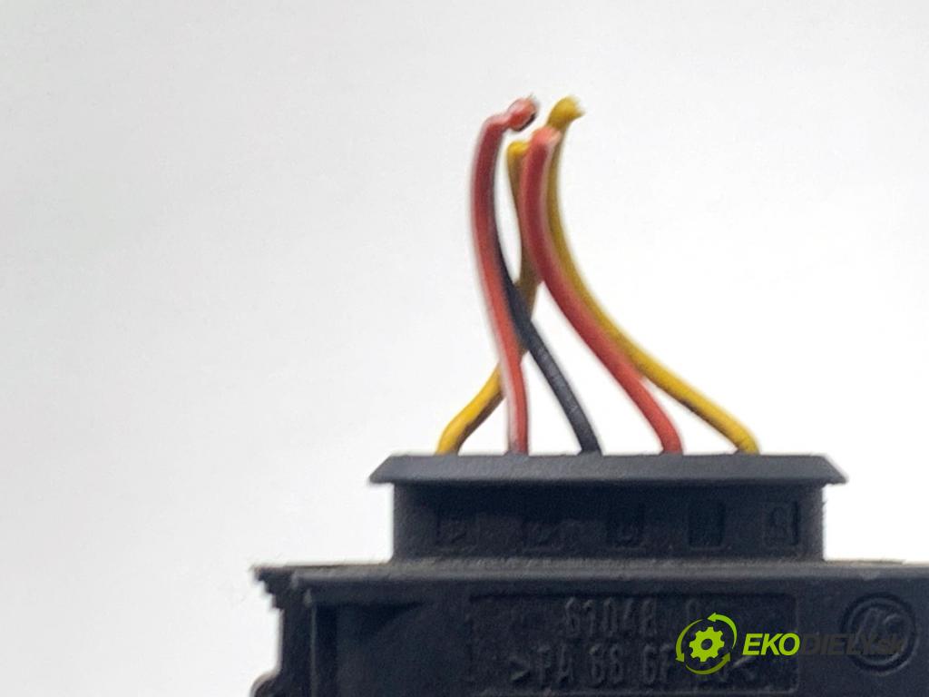 BMW E87 liftback 2005 85 kW 116 i 1596 Váha vzduchu 1438687 (Váha vzduchu)