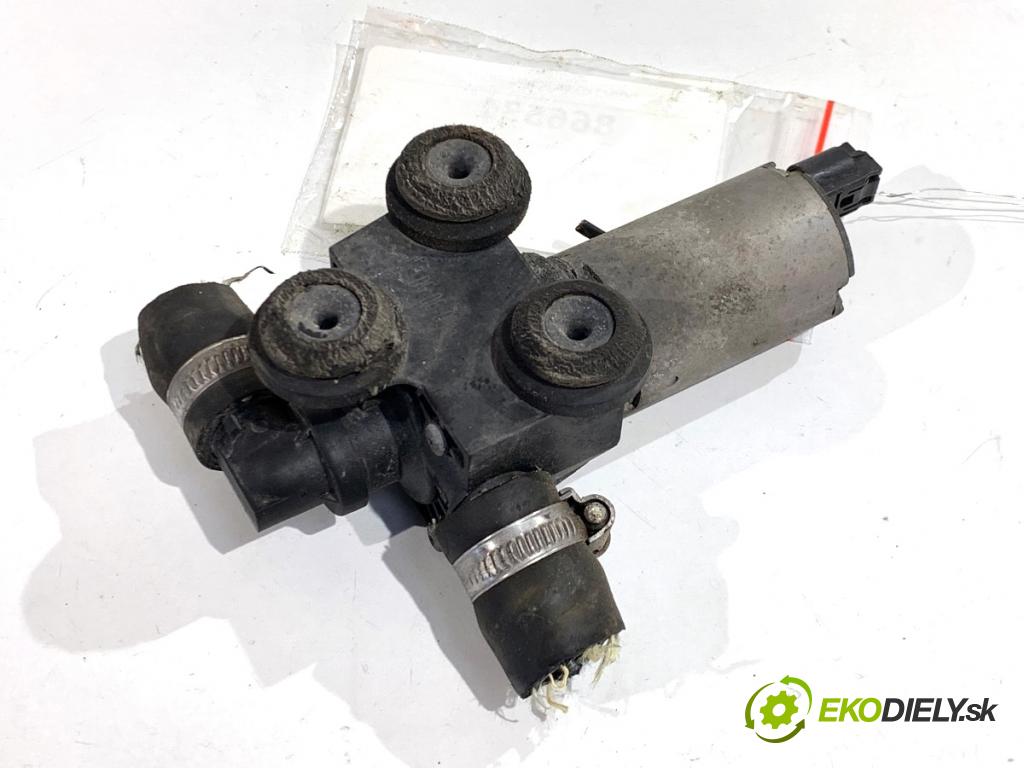 BMW E87 liftback 2005 85 kW 116 i 1596 DALŠÍ: pumpa vody 6928246 (Vodní pumpa)