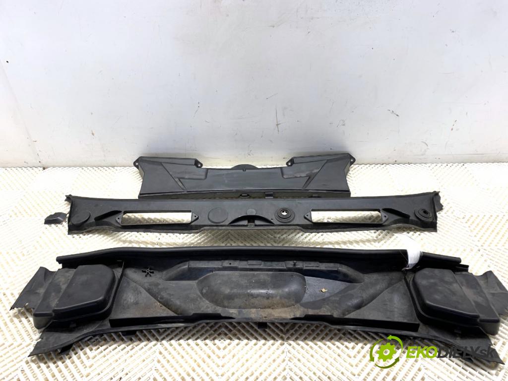 BMW E87 liftback 2005 85 kW 116 i 1596 torpédo plast pod čelní okno  (Plast pod čelním sklem)