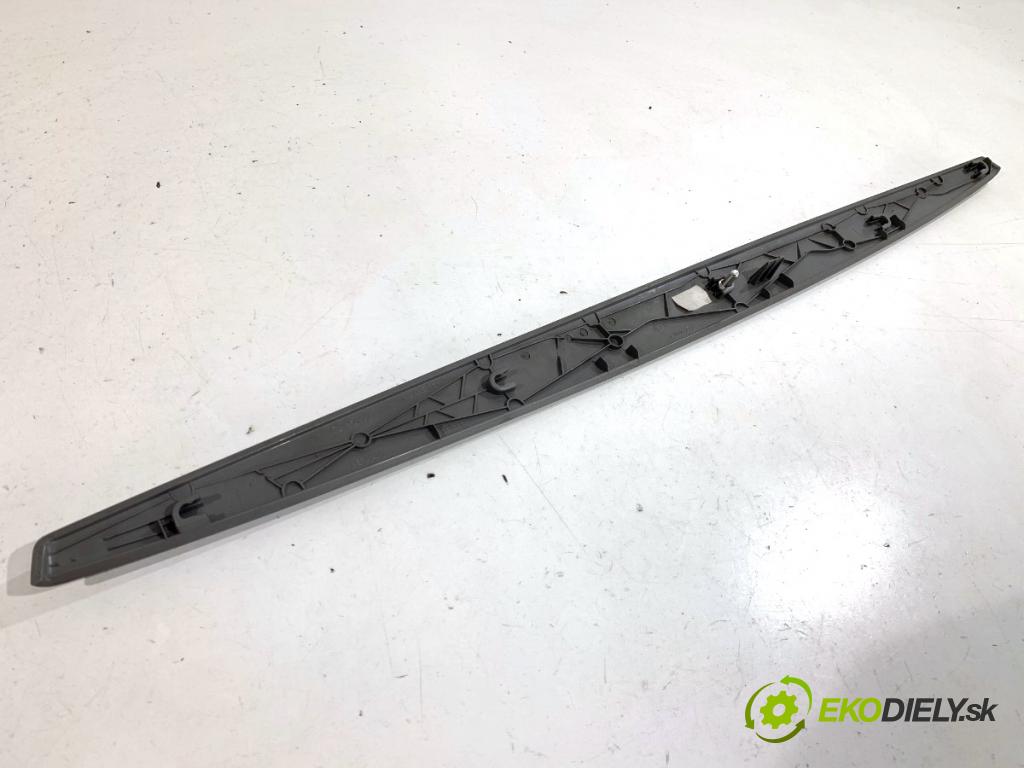 BMW E87 liftback 2005 85 kW 116 i 1596 lišty kryt 7071272 (Lišta)