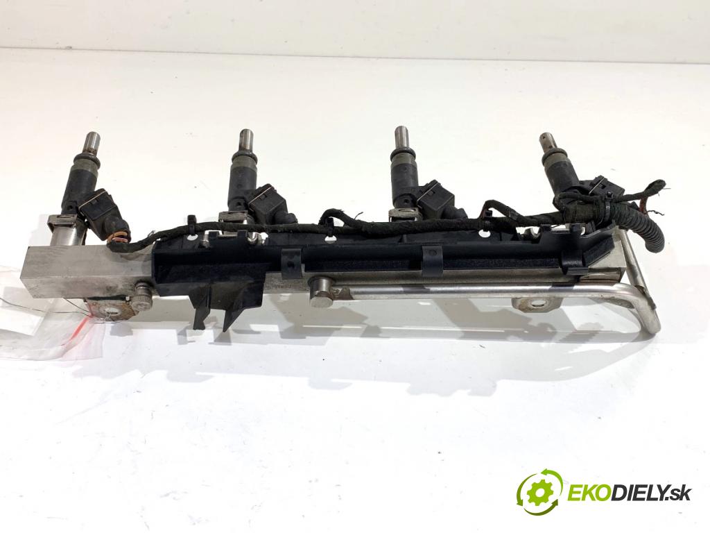 BMW E87 liftback 2005 85 kW 116 i 1596 lišta vstřikovací 7530420 (Vstřikovací lišta)