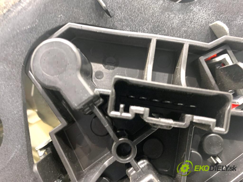 BMW E87 liftback 2005 85 kW 116 i 1596 světlo pravý zadní část