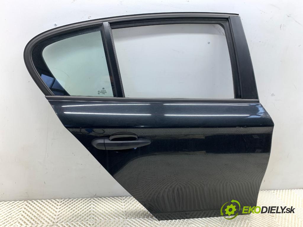 BMW E87 liftback 2005 85 kW 116 i 1596 dveře pravý zadní část 475