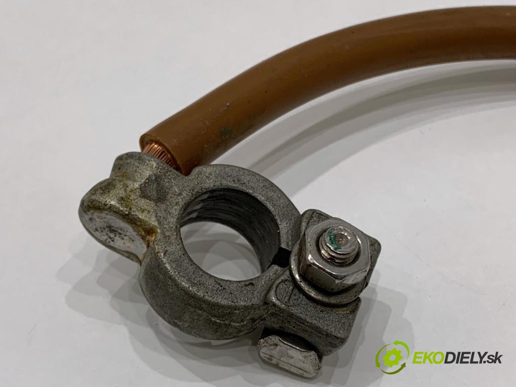 BMW E87 liftback 2005 85 kW 116 i 1596 svorka MINUS: 6929705